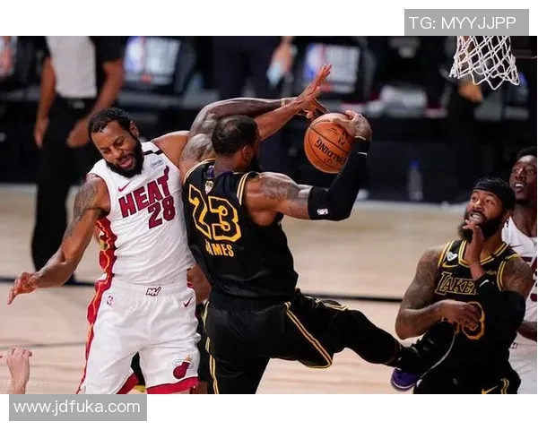 2018年湖人与火箭激战第四节精彩瞬间回顾与分析