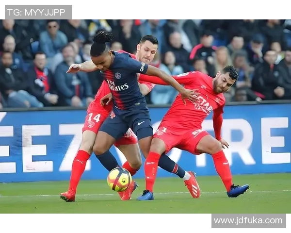 特拉布宗体育迎战布尔萨体育争夺联赛关键三分的激烈对决