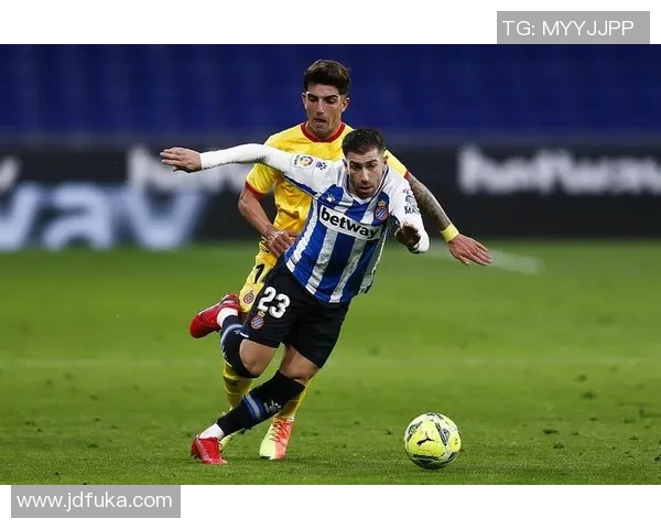 世体：秘鲁开价800万欧给的太多了，巴萨在尽力和谐一定要踢